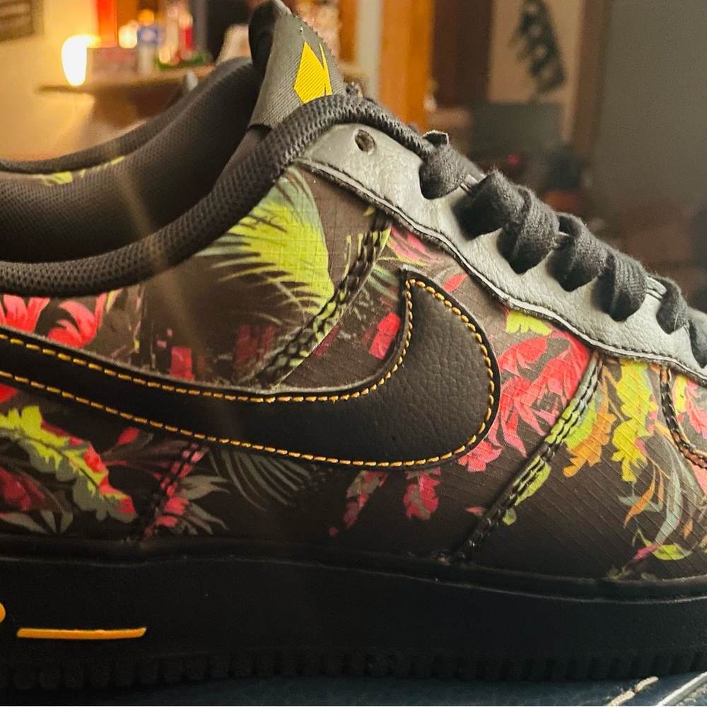 Nike Air Force 1'07
LV8 “Floral Pack” Mens 10
$179 - Picture 3 of 12